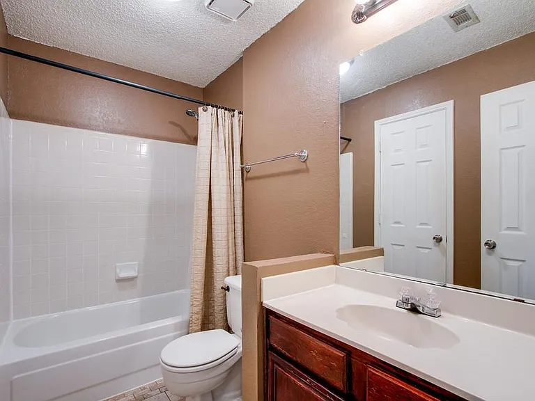 2104 Regency Dr — Photo 19