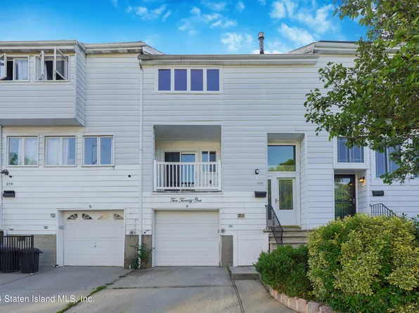 221 Dover Grn, Staten Island, NY 10312