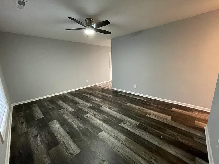 2815 Ravencroft Dr — Photo 3