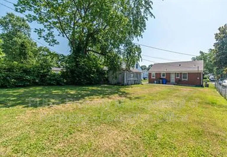 817 Marcellus Dr — Photo 24