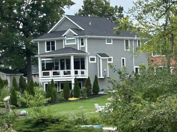 2345 Ventura Dr, Wolverine Lake, MI 48390