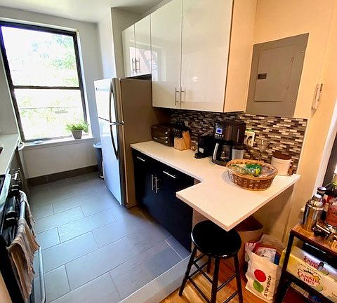 4th image of 3022 31st St APT 3