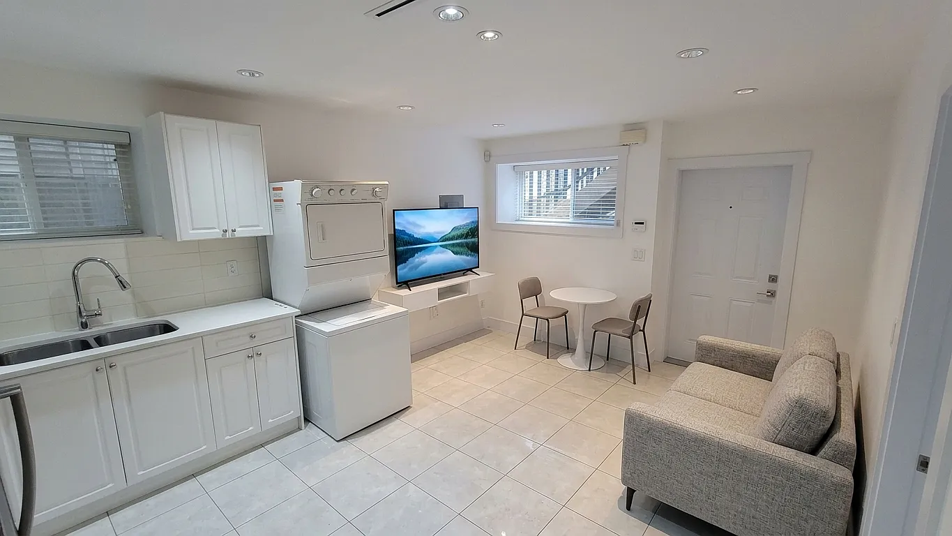 2 bed, $1,900 — Photo 1