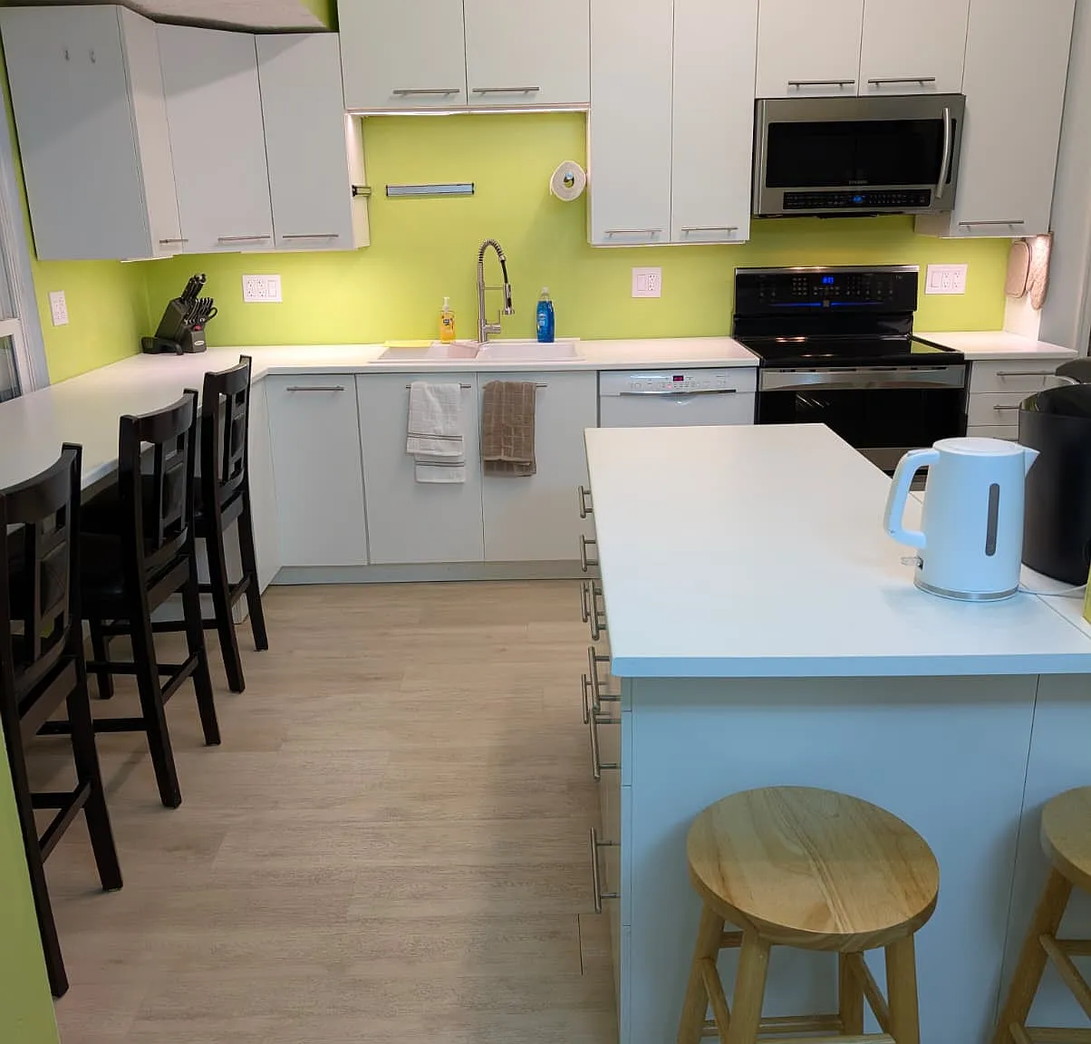 3 bed, 1217 sqft, $2,400 — Photo 3