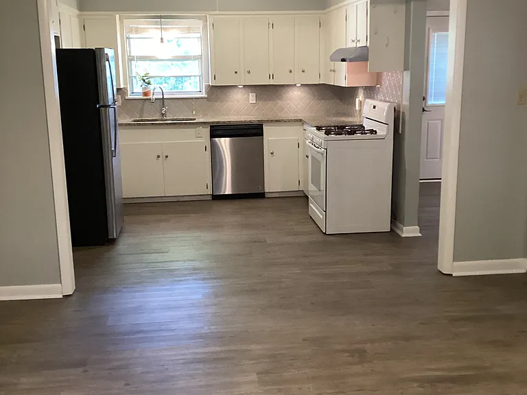 216 Brenda Dr — Photo 4
