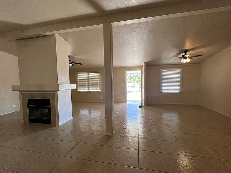 7868 N Reed Rd — Photo 14