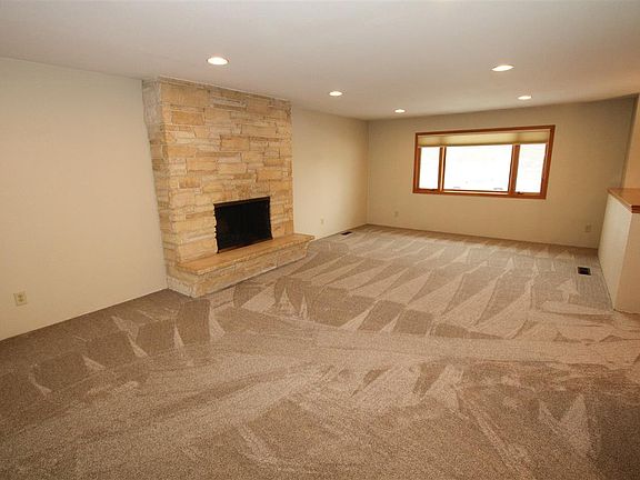 3rd image of 619 Lynnwood Loop