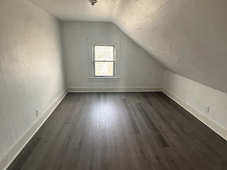 528-530 Marion St #2 — Photo 9