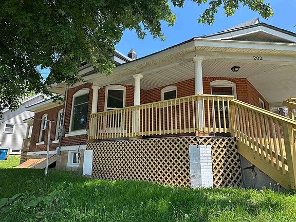 3rd image of 202 Clay St