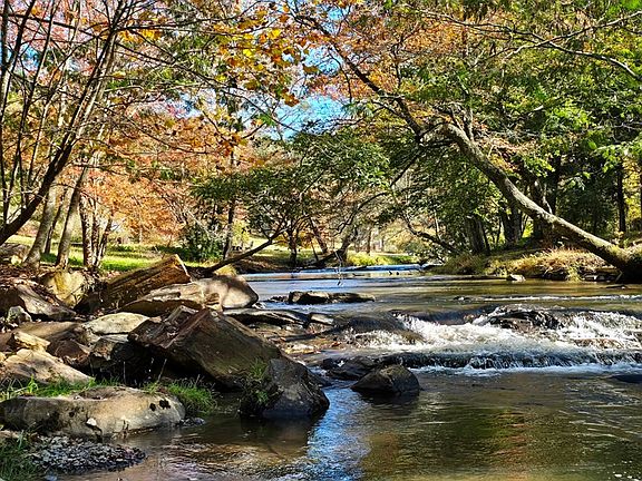 3rd image of 5 Gold Ridge Trl