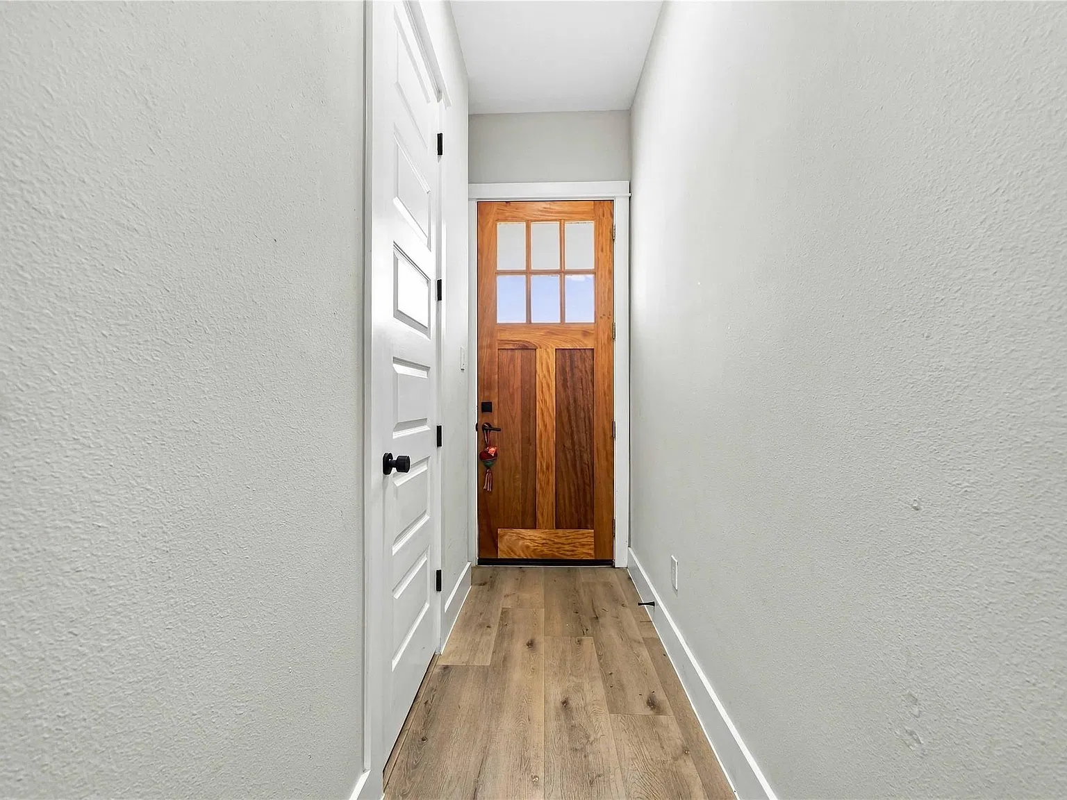 3 bed, 2.5 bath, 1685 sqft, $2,500 — Photo 3