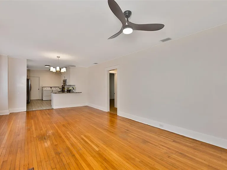 902 W Columbus Dr — Photo 13