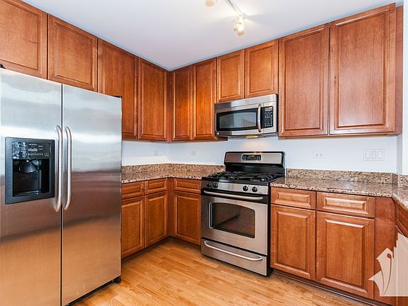 5th image of 845 N Kingsbury St #Gu65