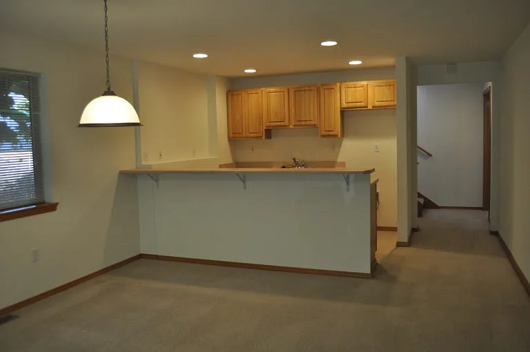 4 bed, 2150 sqft, $3,225 — Photo 3