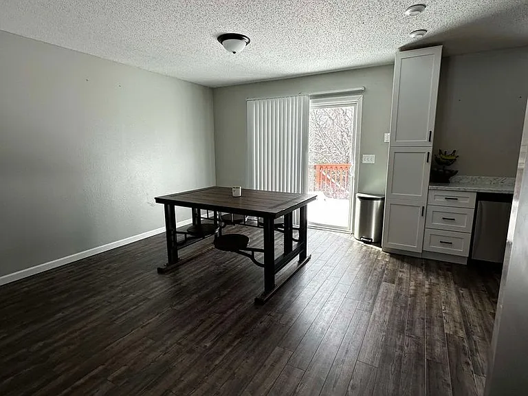 22615 Richmond Ln — Photo 8