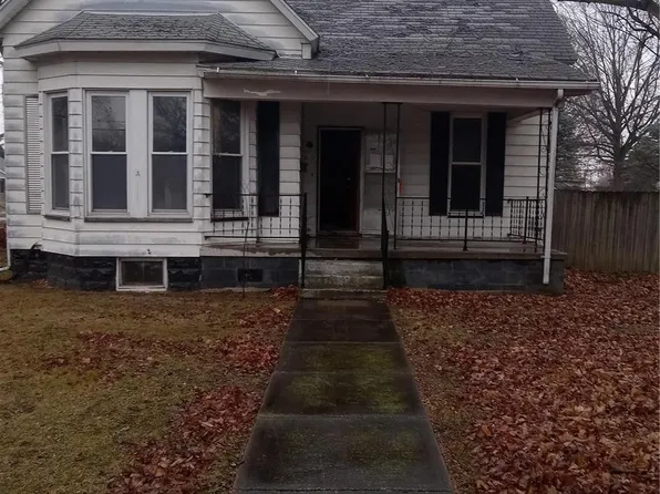 620 W Madison St, Girard, IL 62640