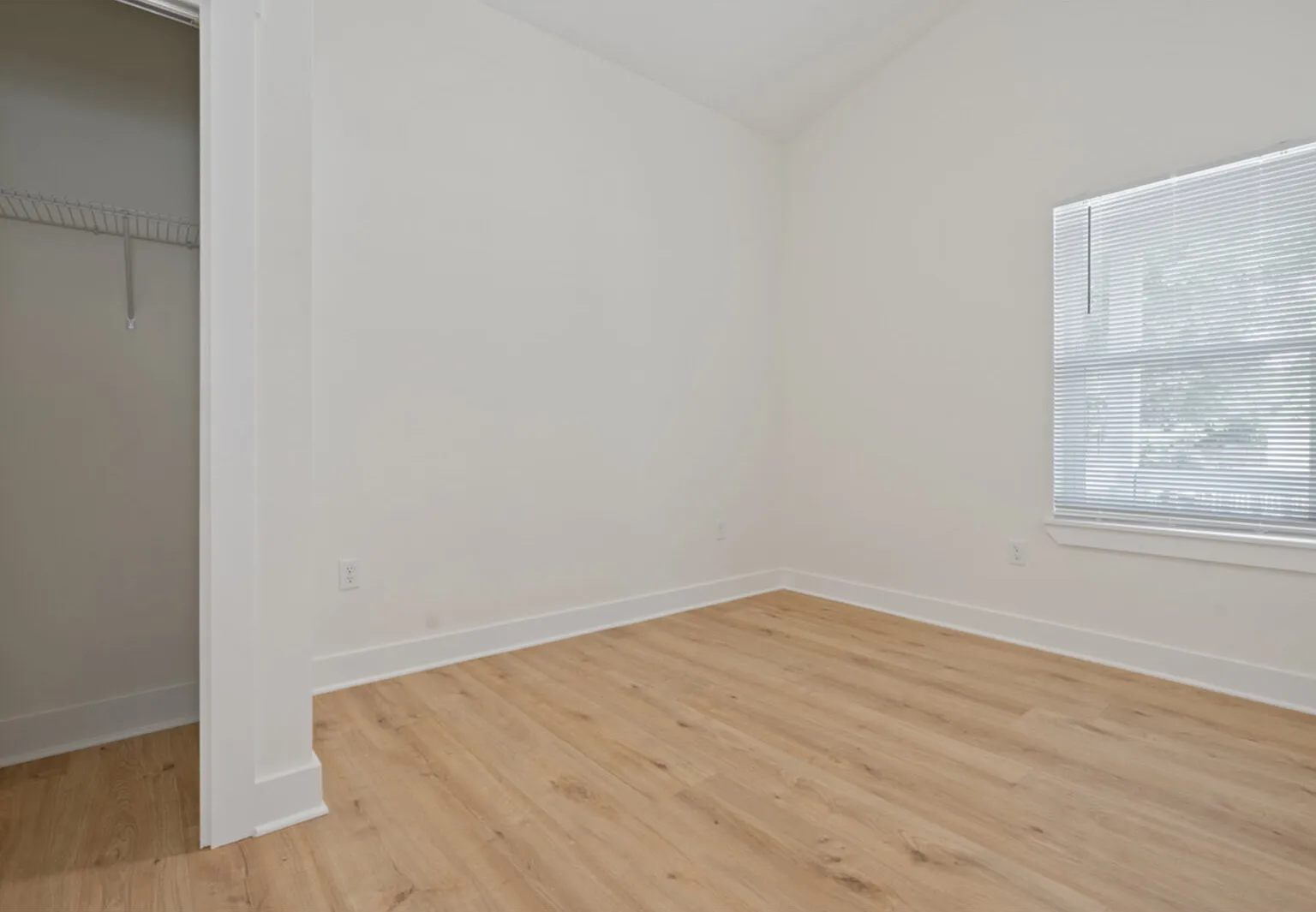 3 bed, 2.0 bath, 1017 sqft, $2,195 — Photo 4