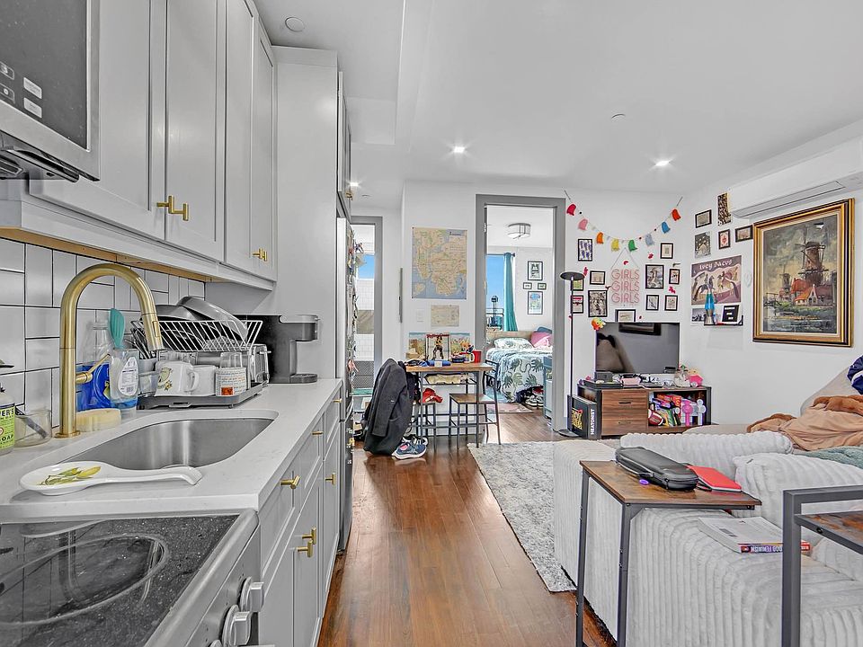 1st image of 412 Suydam St #2B