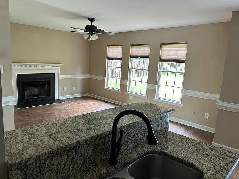 219 Yorkshire Dr — Photo 2