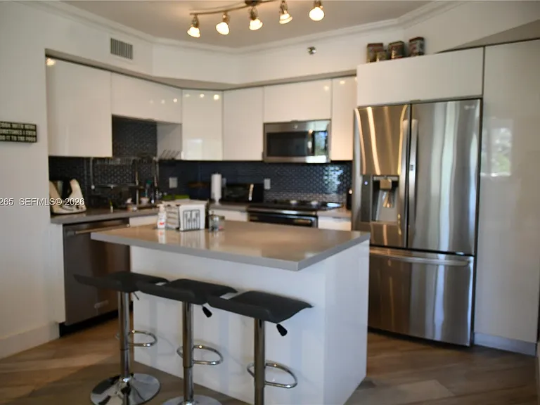 1000 E Island Blvd #303 — Photo 8