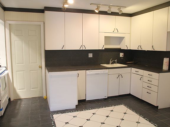 5th image of 2935 Sprucewood Dr