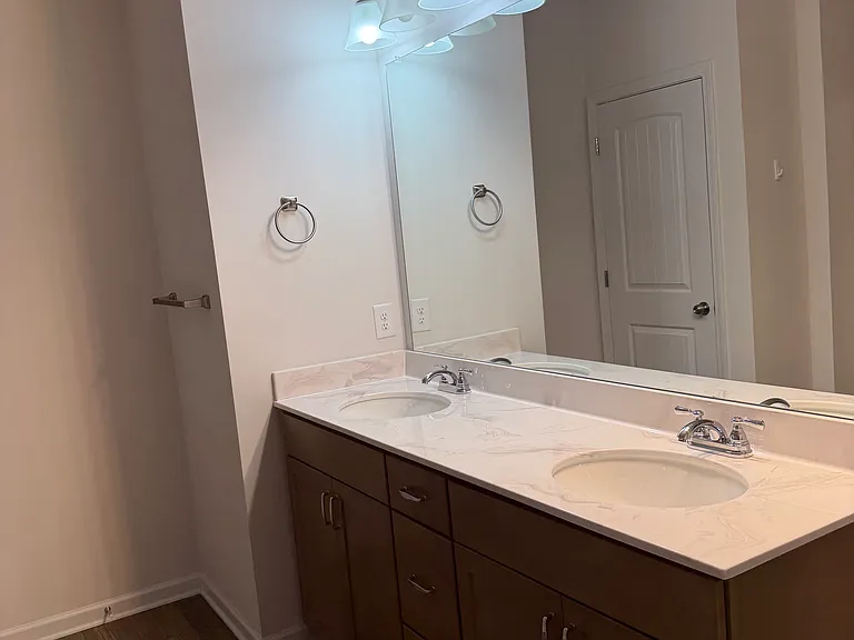 406 Larry Ln — Photo 10