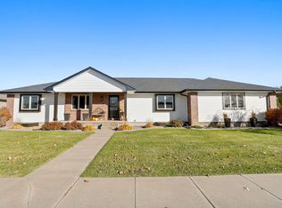 5302 Skye Loch Dr, Hastings, NE 68901