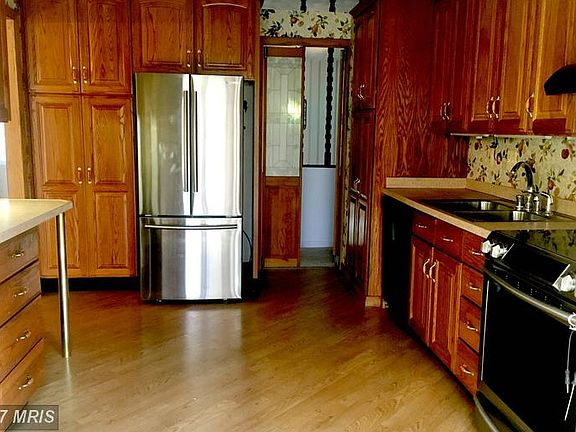 3rd image of 509 Bay Hills Dr