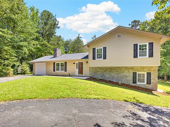 3rd image of 515 Hartwell Dr