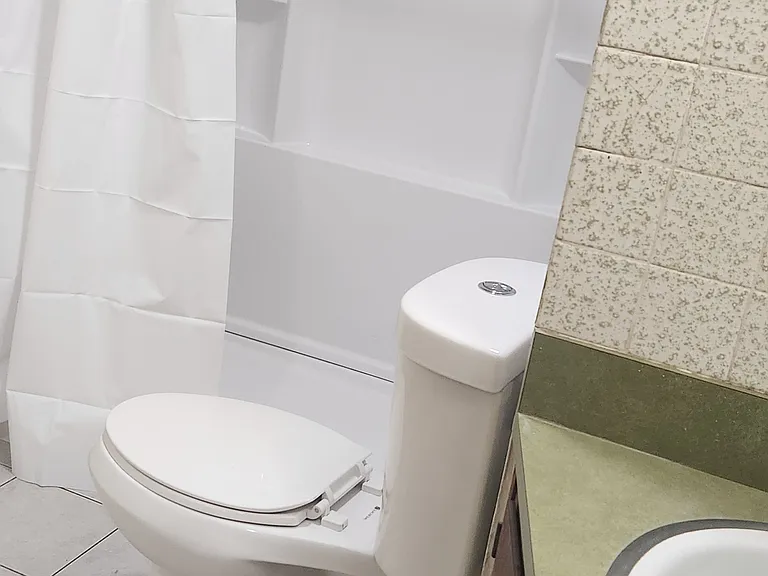 914 Snyder Dr — Photo 2