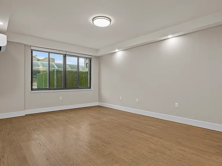 2885 W 15th St #2Q — Photo 4