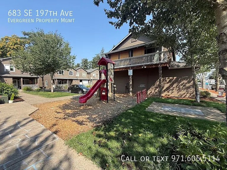 683 SE 197th Ave — Photo 45