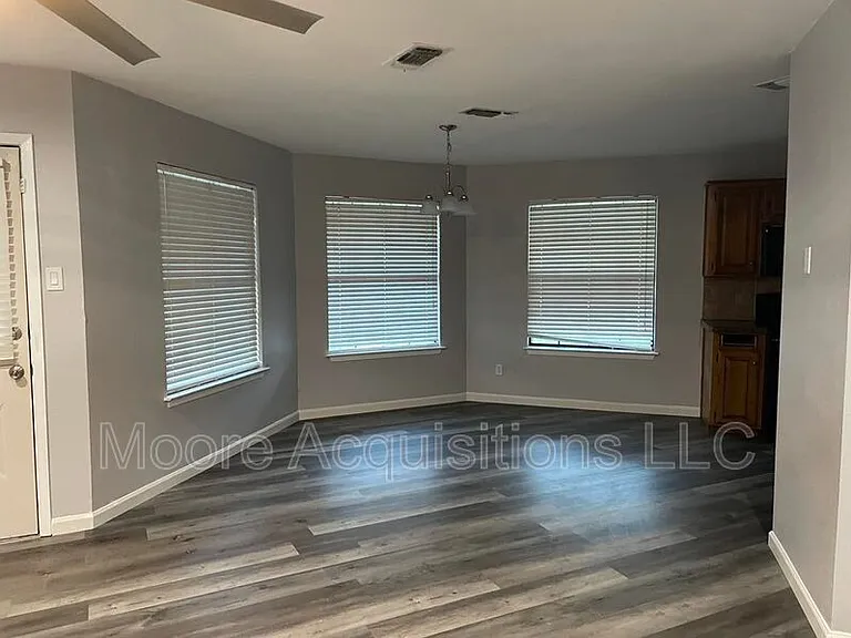 730 Patricia Dr — Photo 6