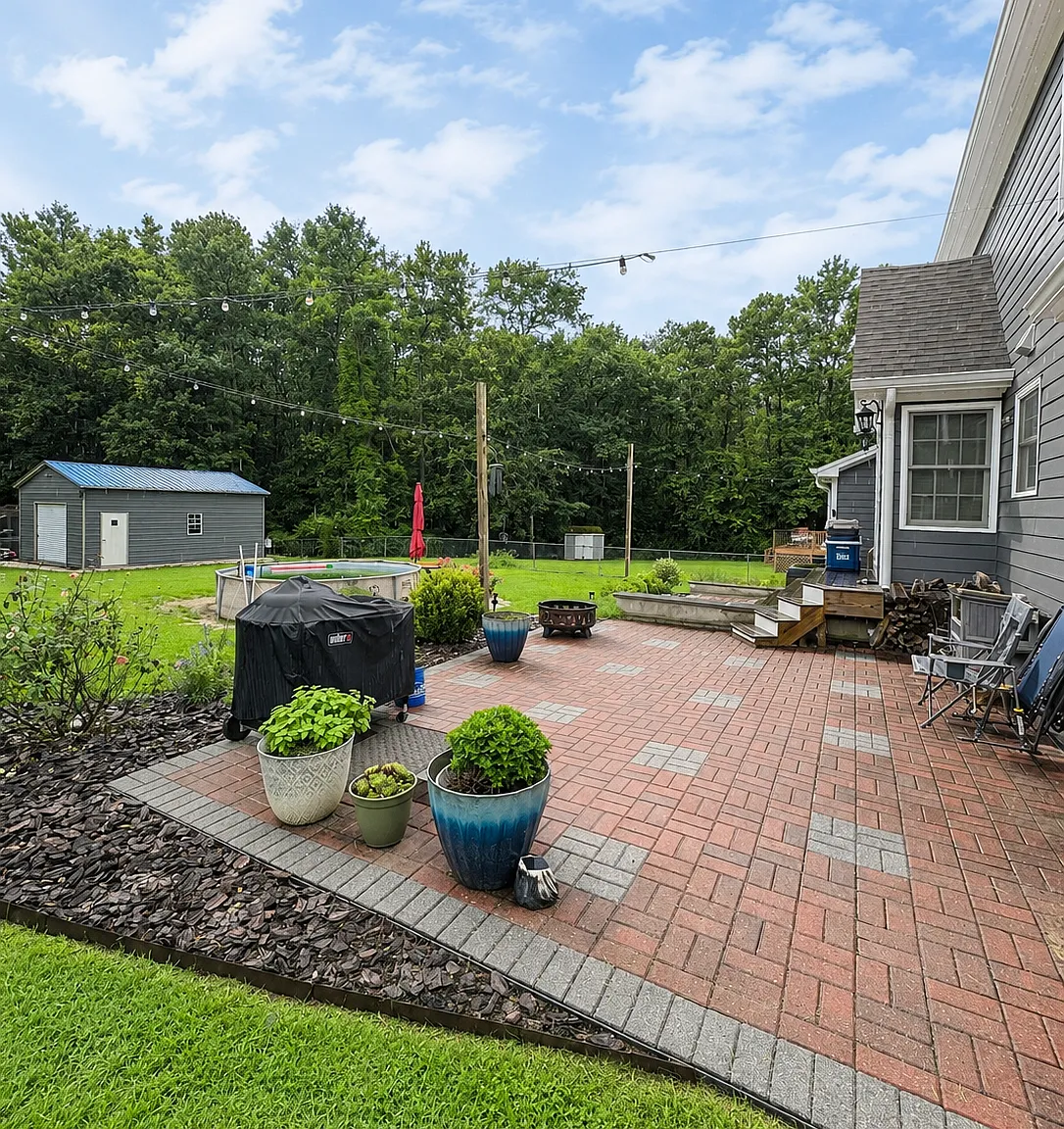 3 bed, 2.5 bath, 1690 sqft, $2,350 — Photo 2