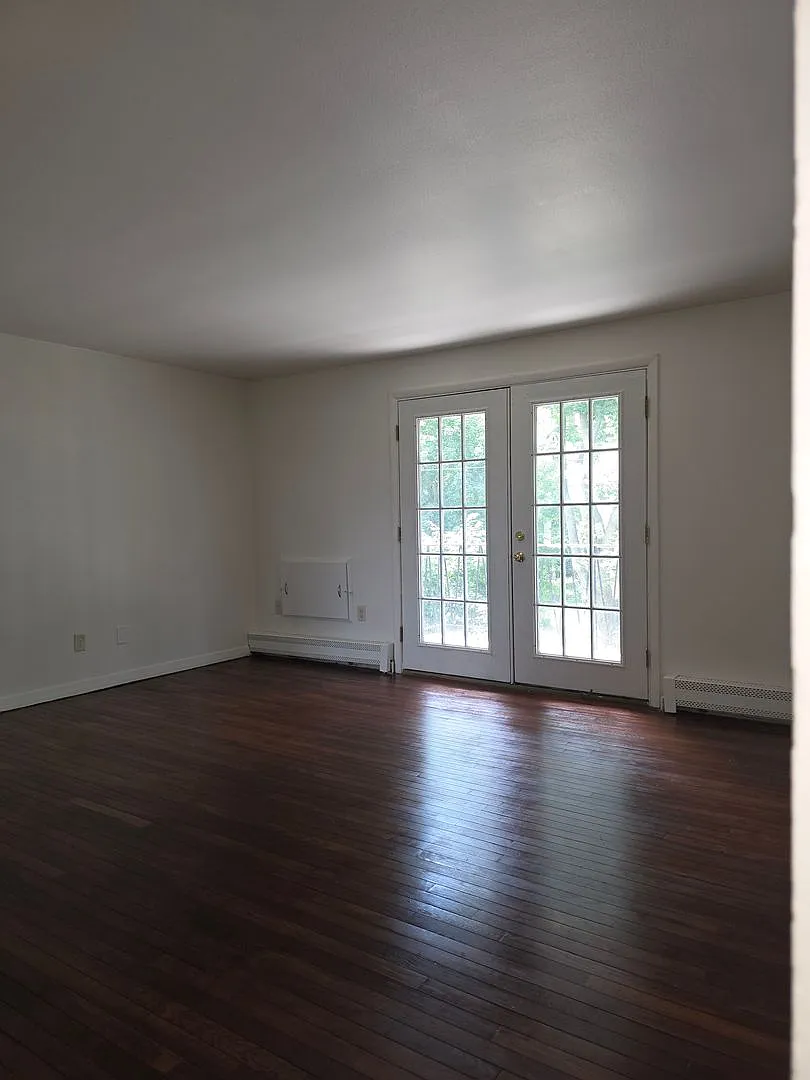 2 bedroom upper — Photo 2