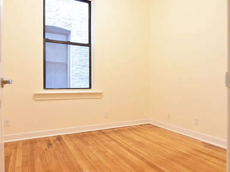 560 W 149th St #2W — Photo 9
