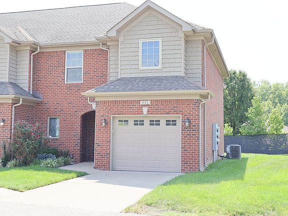 2nd image of 611 Knob Hill Rd