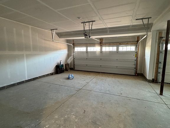 4th image of 2947 Woods Edge Dr