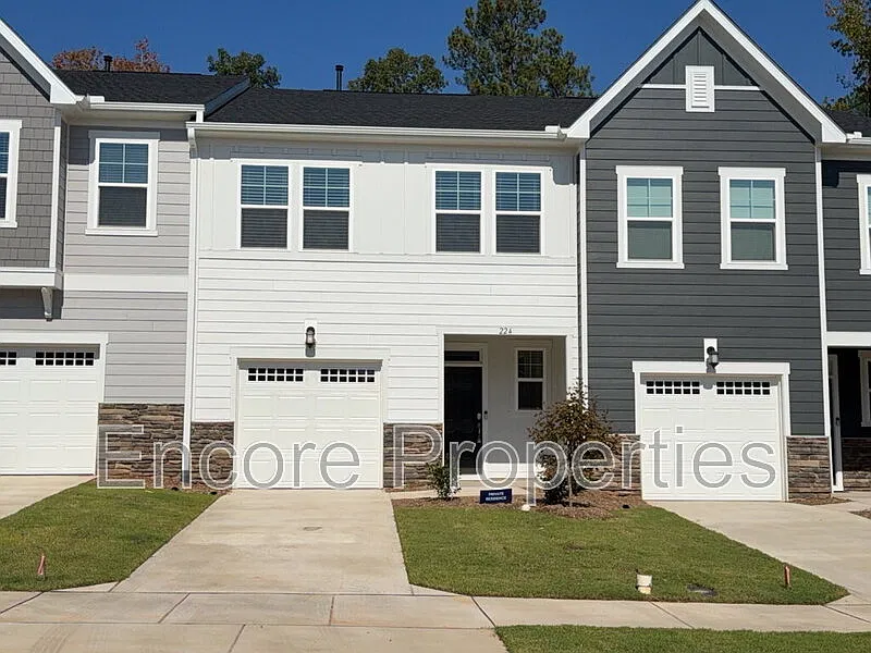 3 bed, 2.5 bath, 1792 sqft, $2,200 — Photo 1