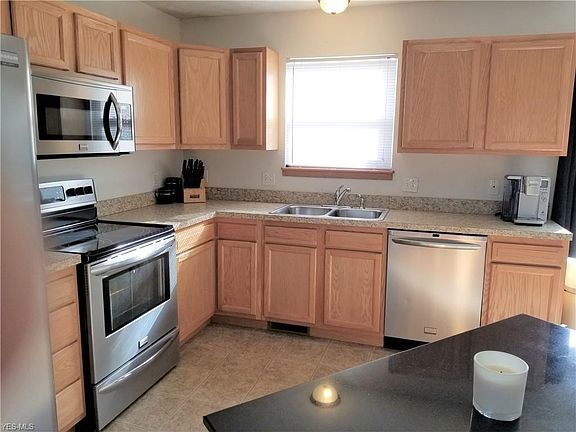 5th image of 313 Eastland Ave