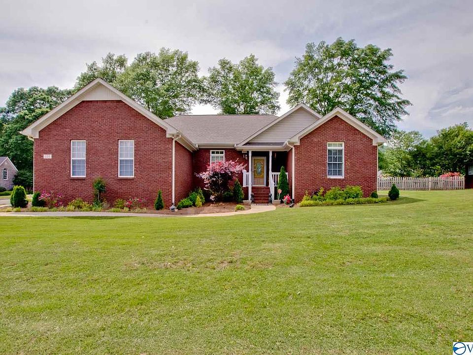 1st image of 131 Chambray Dr