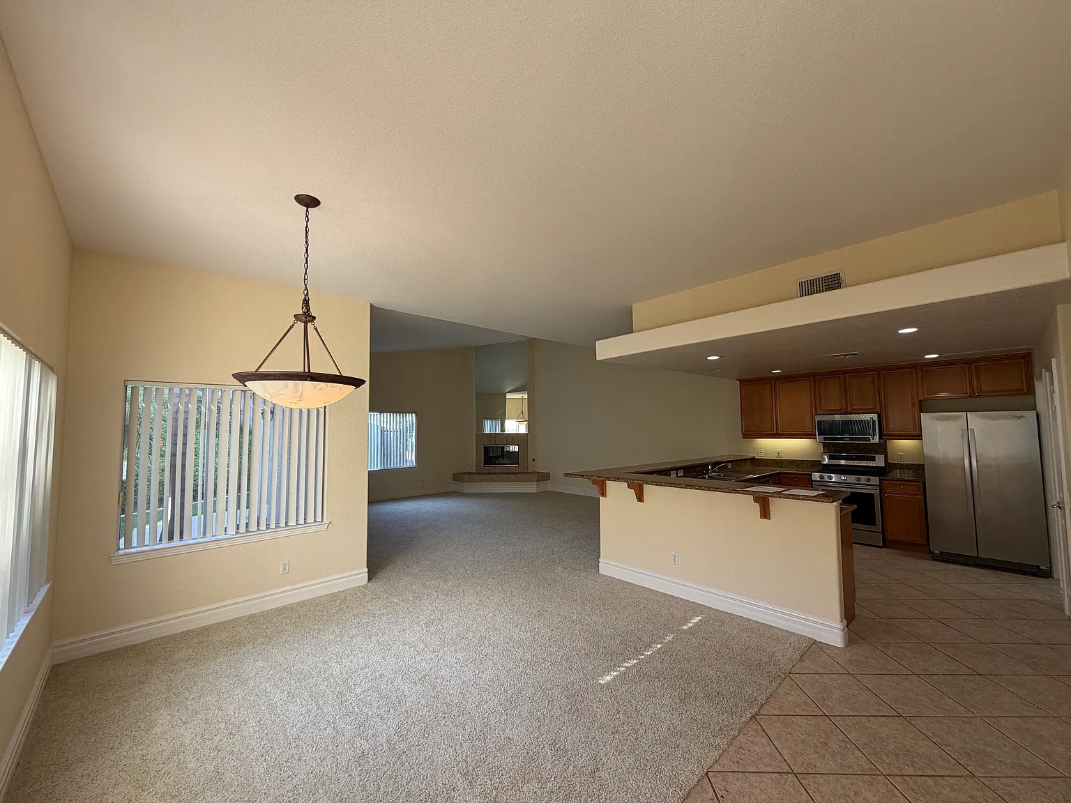 3 bed, 2.5 bath, 2400 sqft, $5,400 — Photo 3