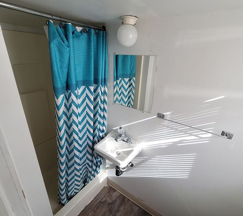 2nd image of 1223 W 12th St #24