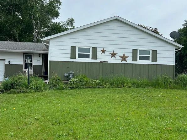 204 Railroad St, Calmar, IA 52132