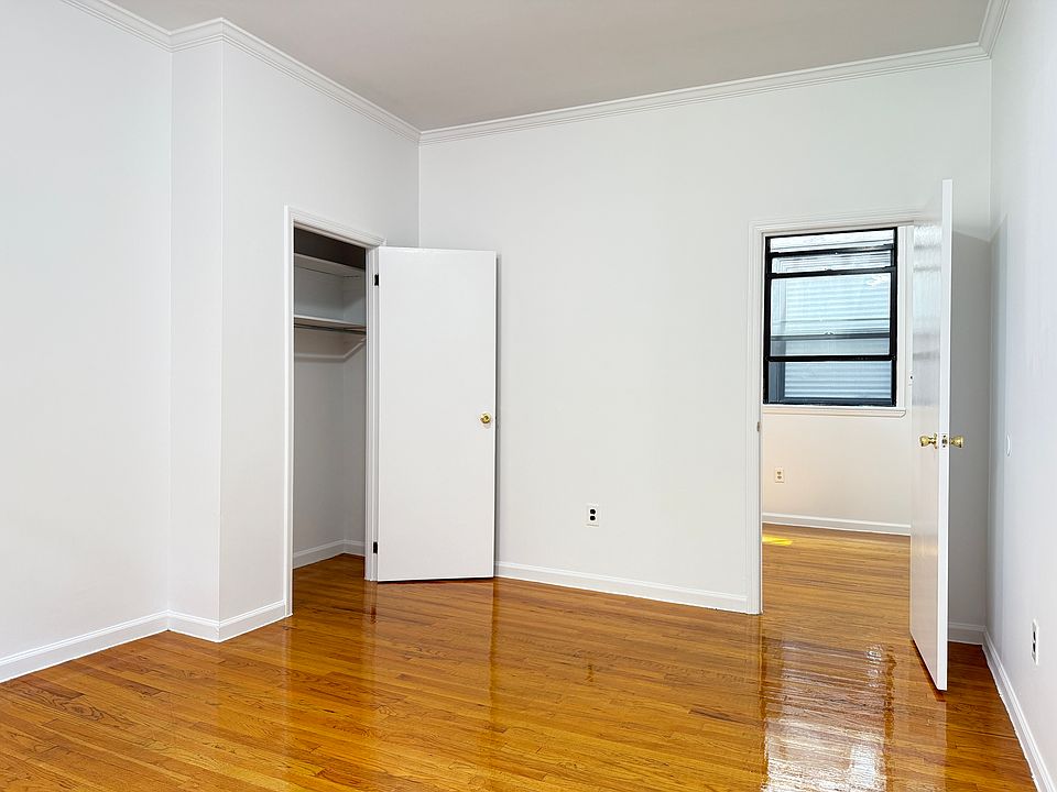 2nd image of 323 W 14th St APT 11