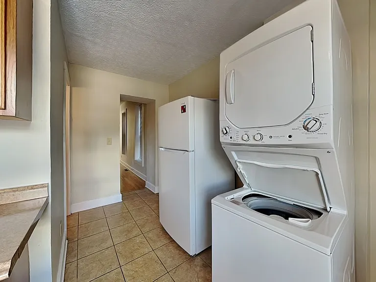1365 Indianola Ave — Photo 2