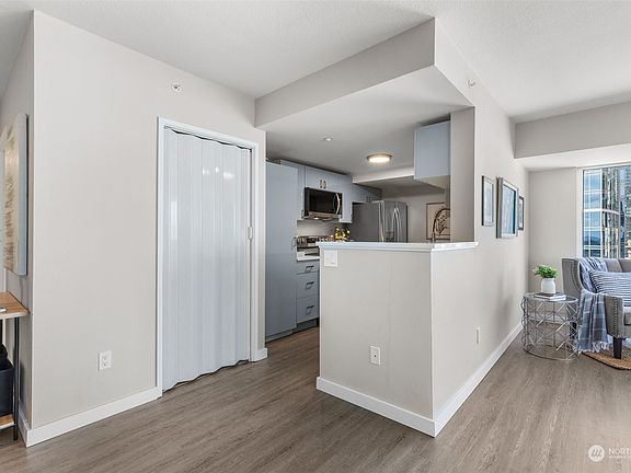 5th image of 1415 2nd Avenue #2304