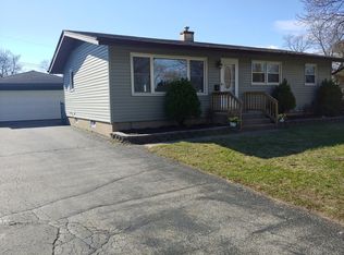 49 Arrowhead Dr, Thornton, IL 60476