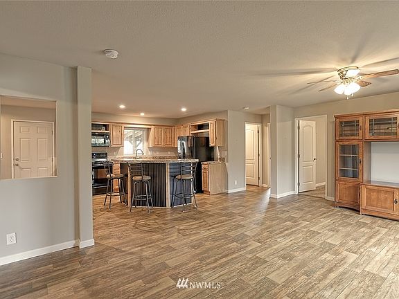 Spacious living room