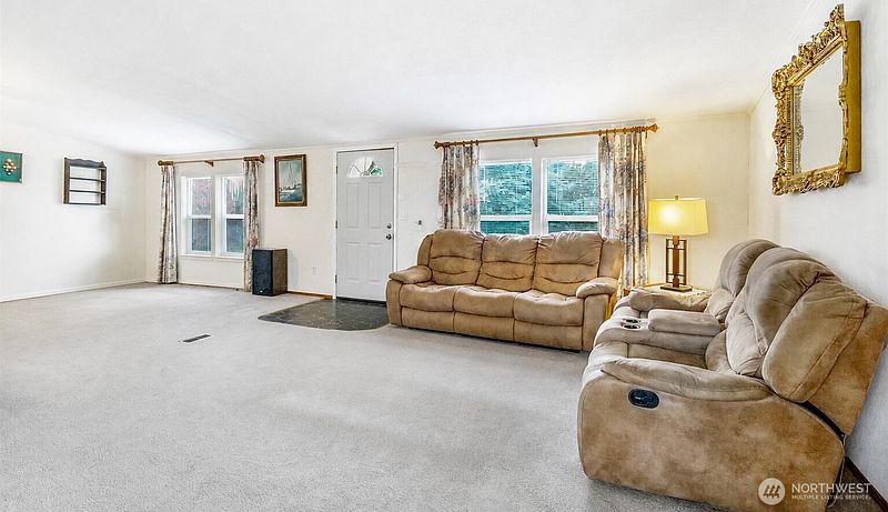5th image of 3431 Firouzi Drive NE